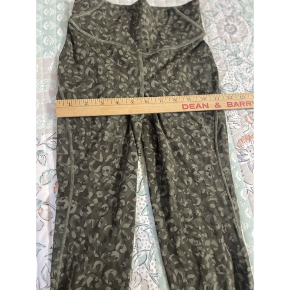 Lululemon Base Pace‎ High Rise Running Tight Green Camo Women's Size 2 Leggings - Picture 5 of 11